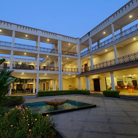 Treehouse Hotel Club & Spa Dhāruhera Екстериор снимка